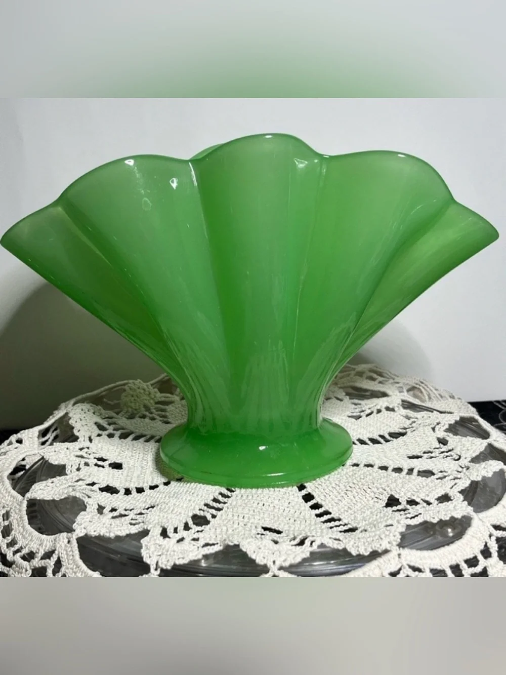 .Vintage FENTON Jade Green Satin Glass Fan Vase Urn Jadeite Style, 90 yrs old
